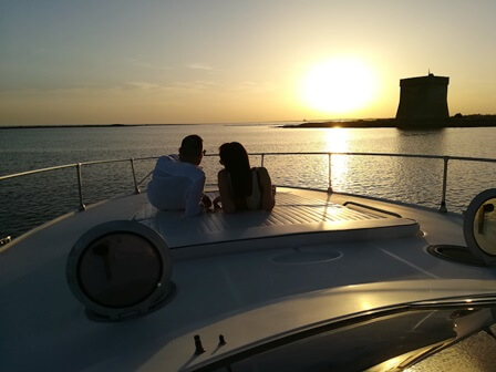 Cena Romantica con Pernottamento in Barca Porto Cesareo 1